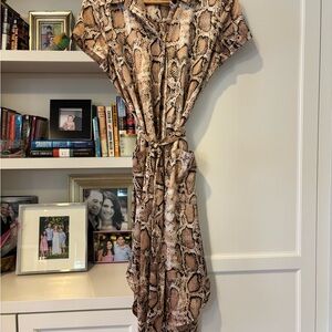 Like New L'Academie Beige and Black Patterned Blouse